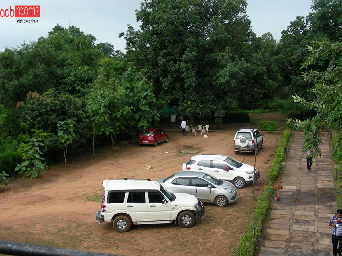 Adb Rooms Ashoka Resort Tala  Exterior photo