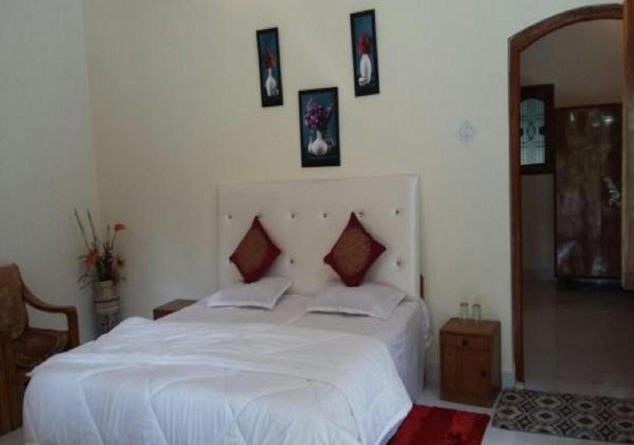 Adb Rooms Ashoka Resort Tala  Exterior photo