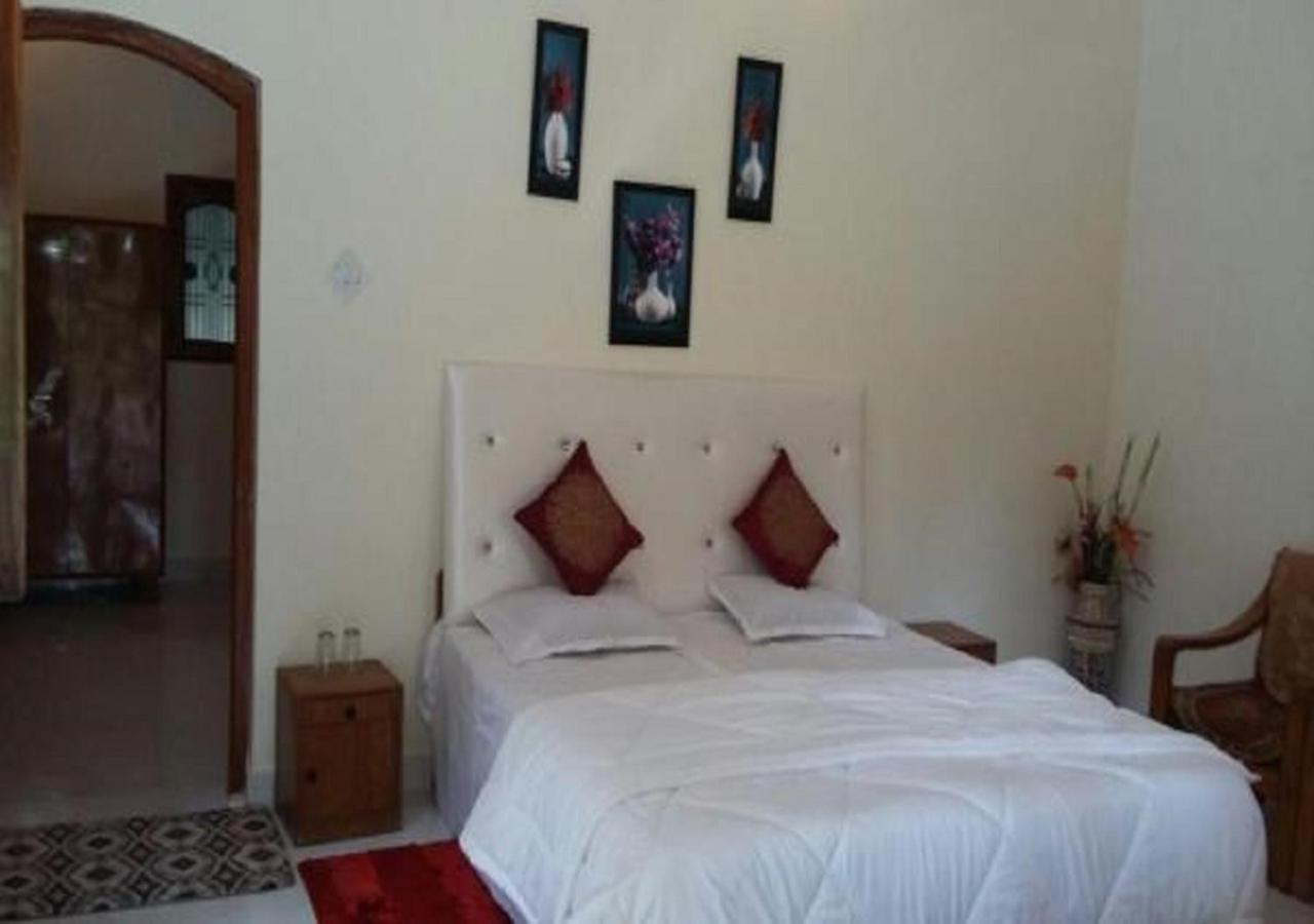 Adb Rooms Ashoka Resort Tala  Exterior photo